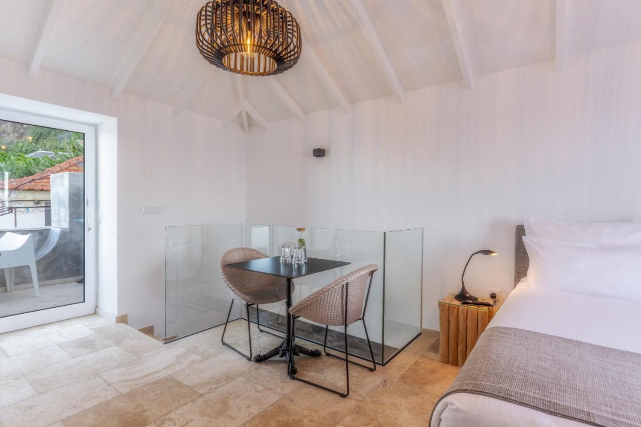 Отель Escarpa - The Madeira Hideaway Понта-ду-Сол Экстерьер фото